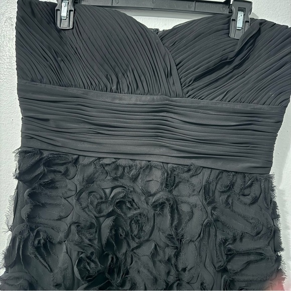 JS Collections Holiday Black Strapless Rosettes Dress Sz 10 - Picture 4 of 7